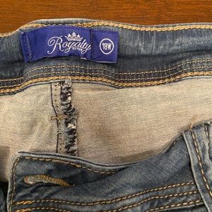 Distressed crop jeans